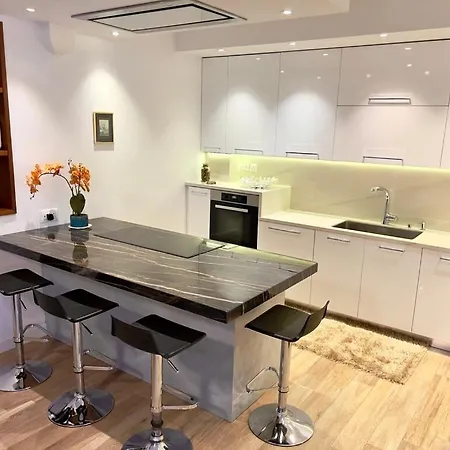 Luxury Seaside Pool Appartamento