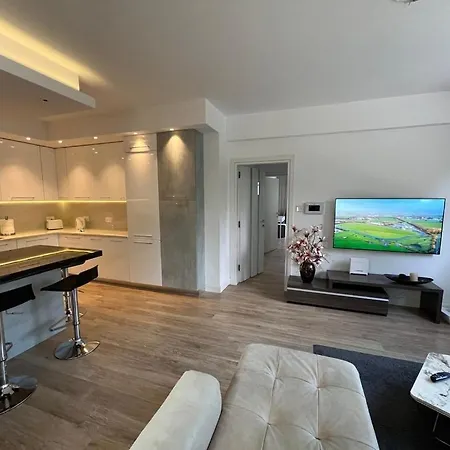 Luxury Seaside Pool *