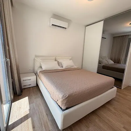 Luxury Seaside Pool Διαμέρισμα