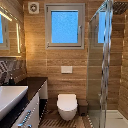 Luxury Seaside Pool Διαμέρισμα *