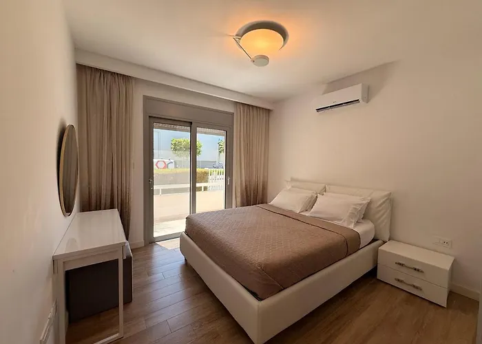 Luxury Seaside Pool Apartamento