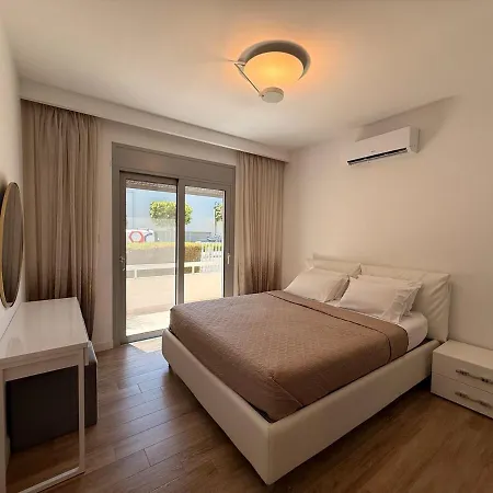 Luxury Seaside Pool شقة