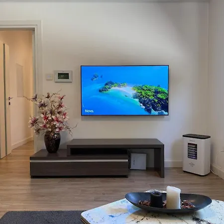 Luxury Seaside Pool شقة *