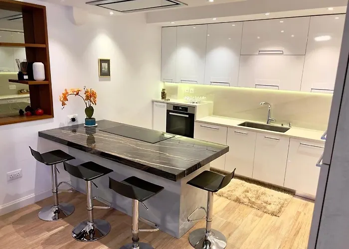 Luxury Seaside Pool Apartmán