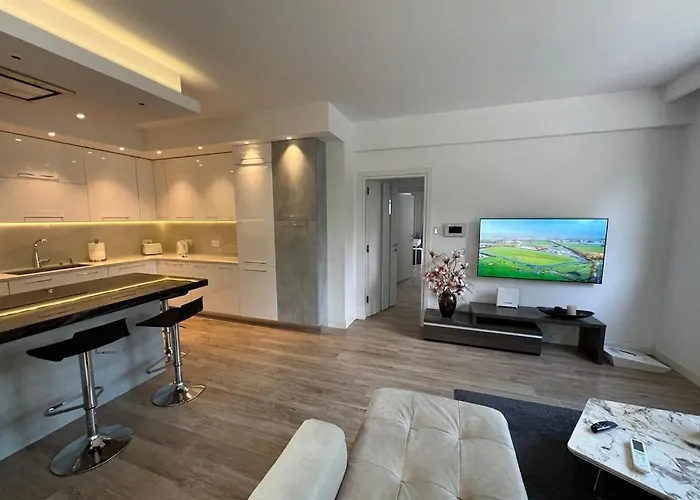 Luxury Seaside Pool *